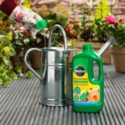 Miracle-Gro Pour & Feed Ready To Use Plant Food 1L -B&M 114183 miracle gro pour feed plant food 1l 2