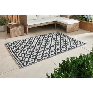 B&M Large Outdoor Rug 1.2 X 1.8m - Black 1 B&M Large Outdoor Rug 1.2 X 1.8m - Black